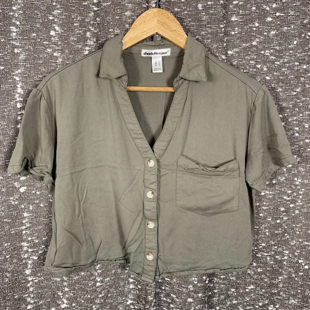 Charlotte Russe Green Button Up Cropped Short Sleeve Shirt Women's Small